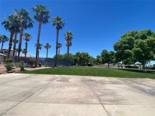 Photo #5: 2304383 Listing