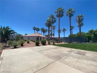 Photo #6: 2304383 Listing