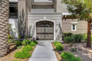 Photo #3: 2304419 Listing