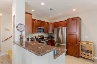 Photo #3: 2304420 Listing 