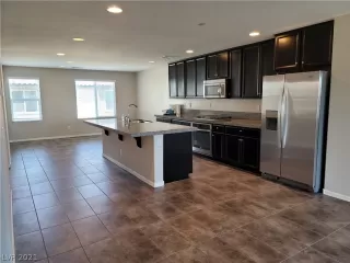Photo #2: 2304439 Listing 