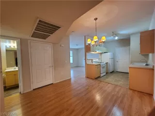 Photo #3: 2304449 Listing