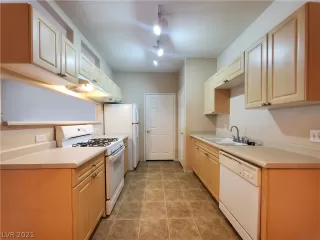 Photo #4: 2304449 Listing