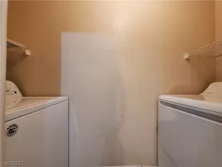 Photo #5: 2304449 Listing