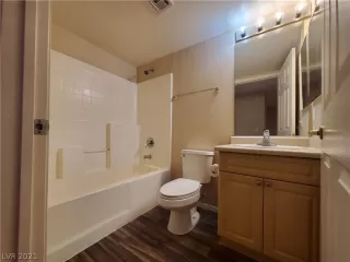 Photo #6: 2304449 Listing