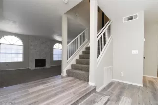 Photo #5: 2304455 Listing