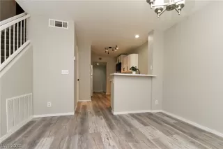 Photo #6: 2304455 Listing