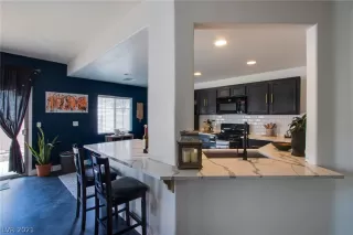 Photo #6: 2304462 Listing 