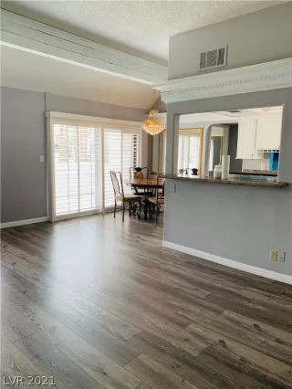 Photo #1: 2304464 Listing