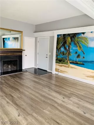 Photo #2: 2304464 Listing