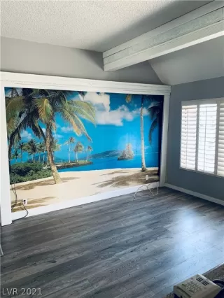 Photo #3: 2304464 Listing