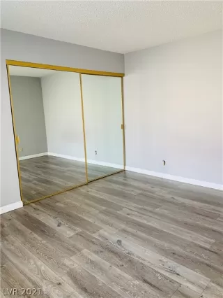 Photo #5: 2304464 Listing