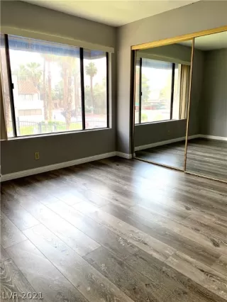 Photo #6: 2304464 Listing