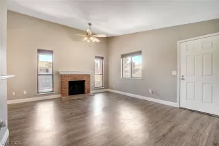 Photo #3: 2304468 Listing