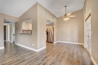 Photo #4: 2304468 Listing