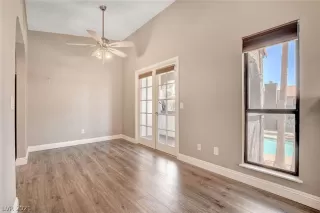 Photo #5: 2304468 Listing