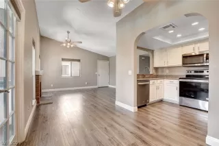 Photo #6: 2304468 Listing