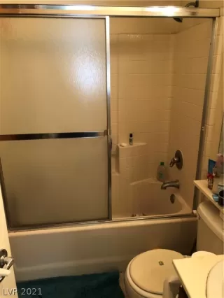 Photo #5: 2304559 Listing