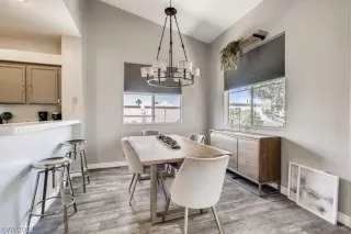 Photo #3: 2304562 Listing