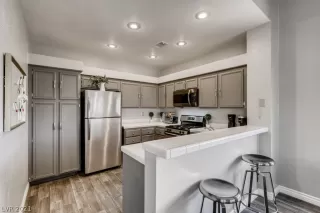 Photo #6: 2304562 Listing