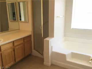 Photo #6: 2304567 Listing 