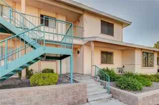 Photo #3: 2304568 Listing