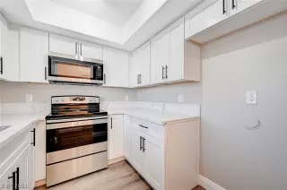 Photo #6: 2304568 Listing