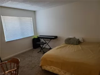 Photo #5: 2304573 Listing