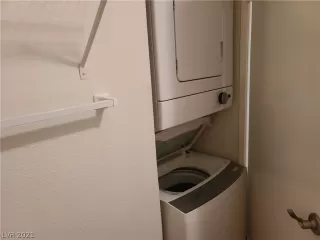 Photo #6: 2304573 Listing