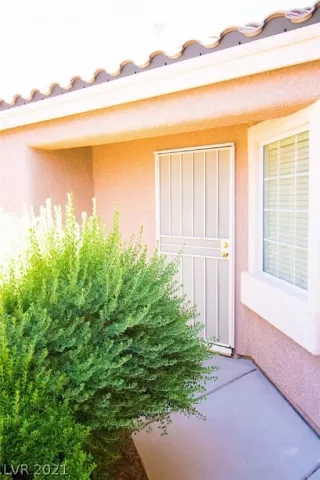 Photo #1: 2304581 Listing