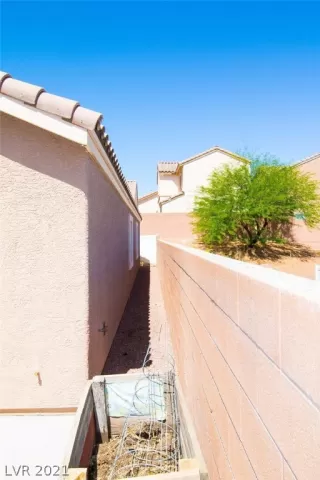 Photo #6: 2304581 Listing