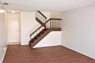 Photo #4: 2304599 Listing 