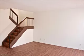 Photo #5: 2304599 Listing 