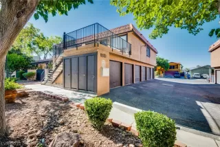 Photo #1: 2304601 Listing