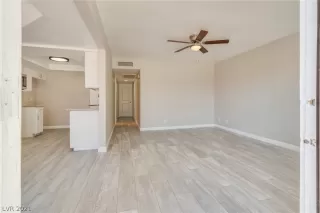 Photo #5: 2304601 Listing