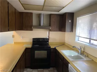 Photo #5: 2304611 Listing 