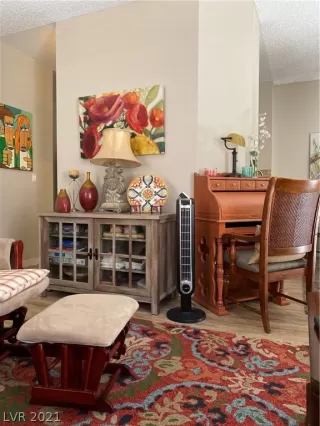 Photo #4: 2304616 Listing