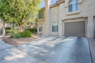Photo #3: 2304659 Listing