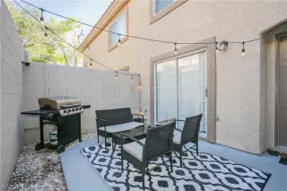 Photo #5: 2304659 Listing