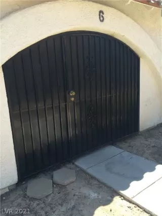 Photo #2: 2304670 Listing