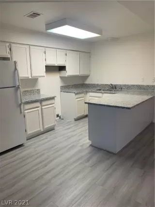 Photo #3: 2304670 Listing