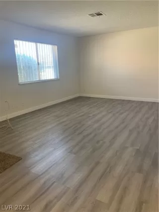 Photo #5: 2304670 Listing