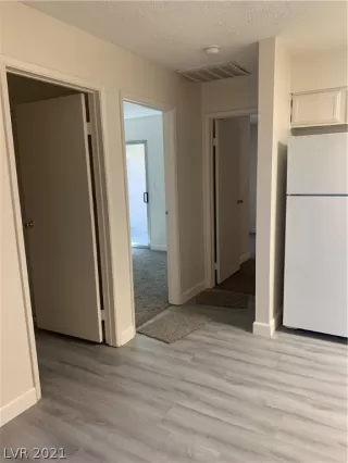 Photo #6: 2304670 Listing