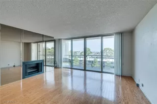 Photo #2: 2304673 Listing