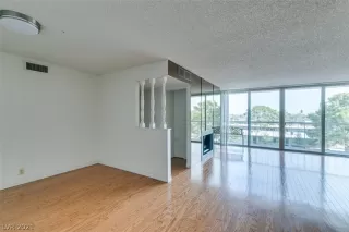 Photo #5: 2304673 Listing