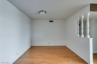 Photo #6: 2304673 Listing