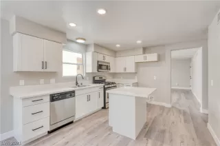 Photo #2: 2304735 Listing