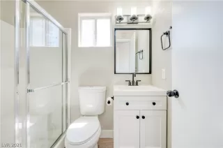 Photo #3: 2304735 Listing