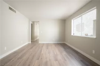 Photo #4: 2304735 Listing