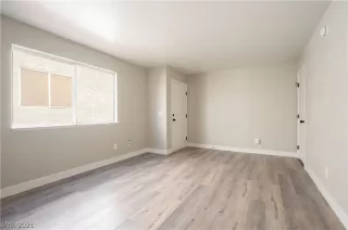 Photo #5: 2304735 Listing